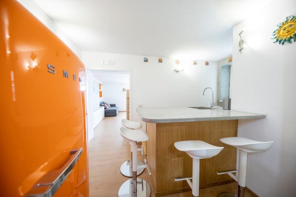 Kitchen or kitchenette, Living room
