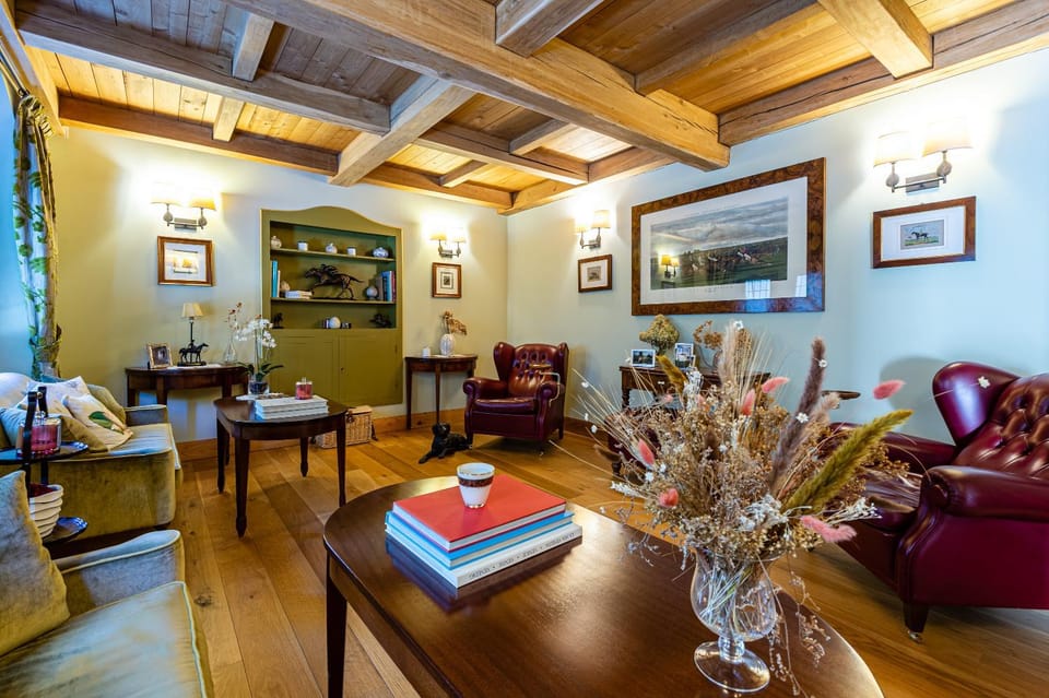 Communal lounge/ TV room, Lounge or bar, Internal: Not applicable to any particular room