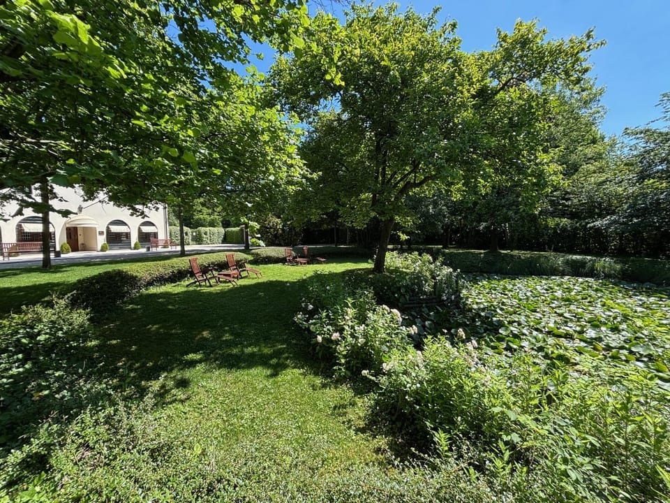 View (from property/room), Garden view, Inner courtyard view