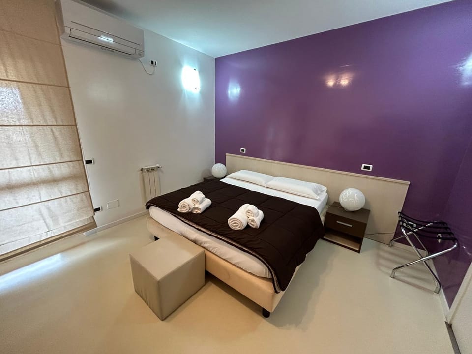 Bedroom, towels, air conditioner