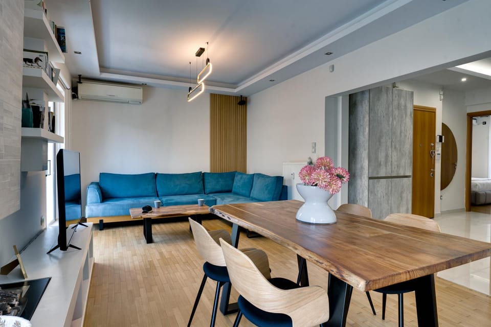 ONE block from the sea Family house at Floisvos Apartment in South Athens