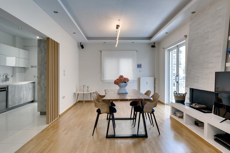 ONE block from the sea Family house at Floisvos Apartment in South Athens