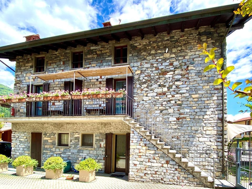 IRIS 2 lago di Como Apartment in Dongo