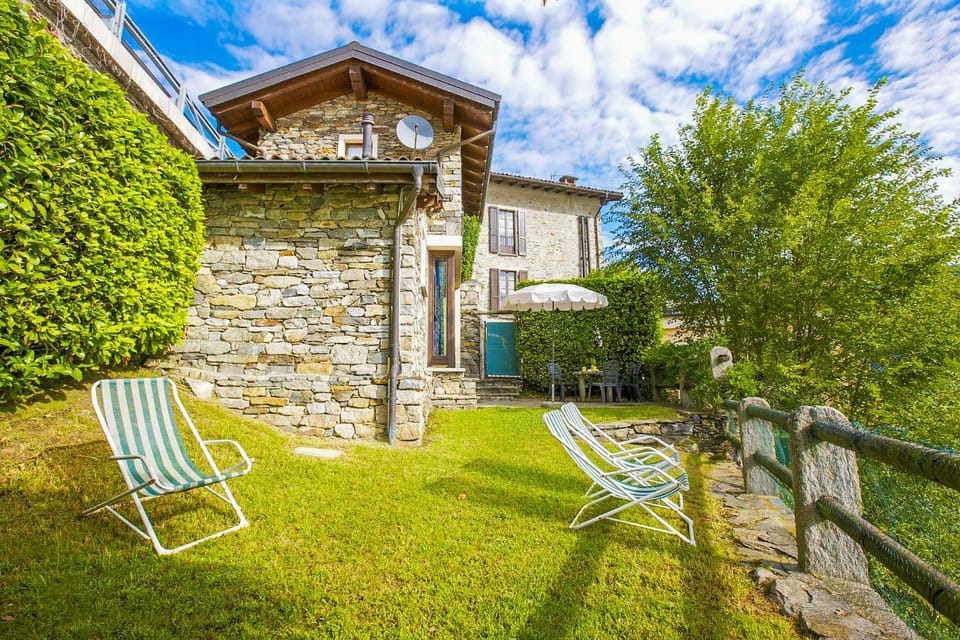 Property building, Garden, Balcony/Terrace