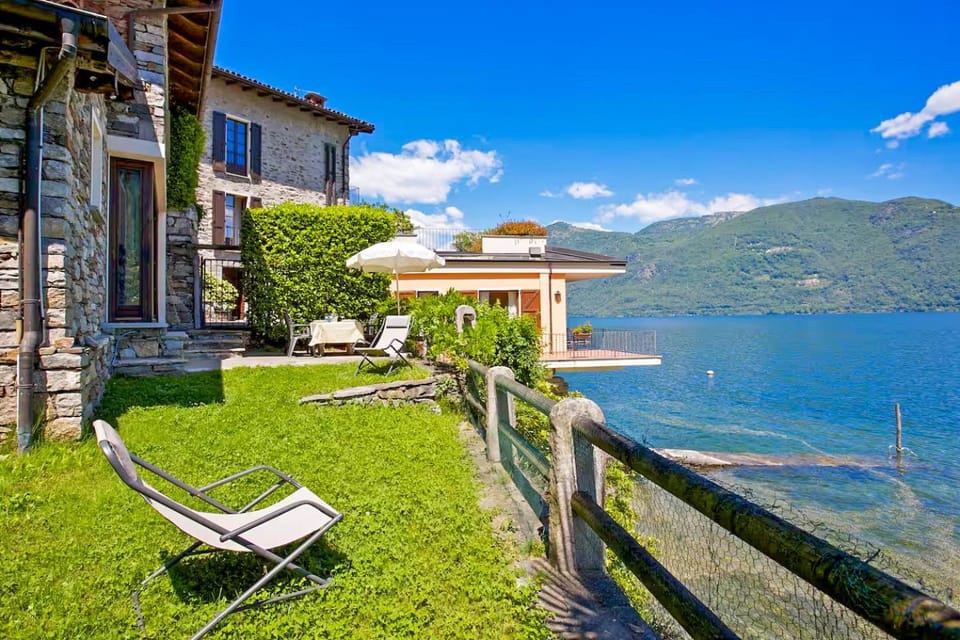Balcony/Terrace, Lake view, Mountain view