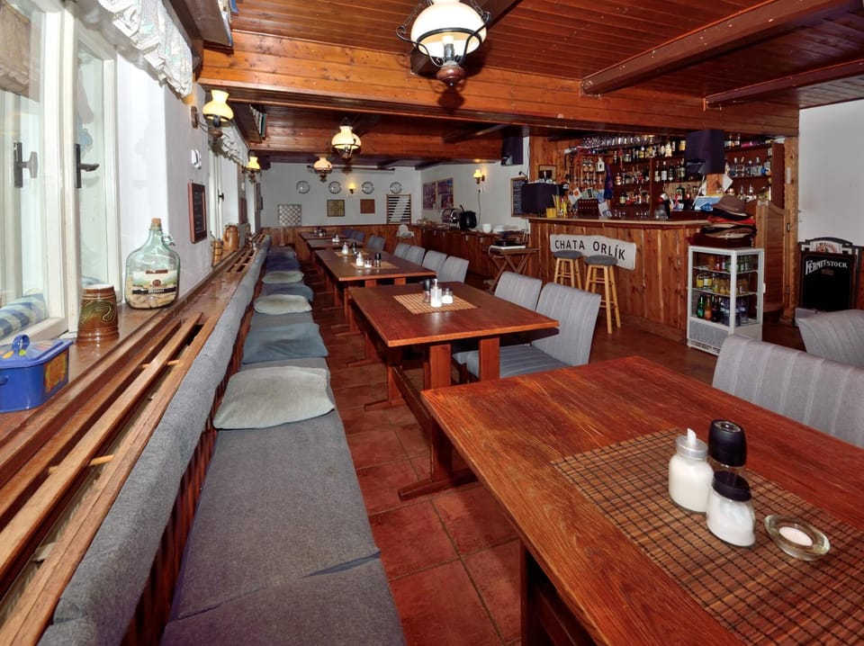 Restaurant/places to eat, Lounge or bar, Food and drinks, Banquet/Function facilities, Seating area