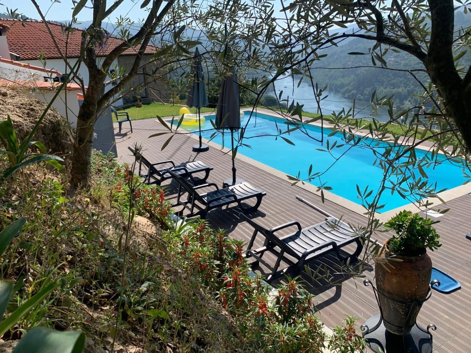 Quinta de Catapeixe Douro River House in Porto District