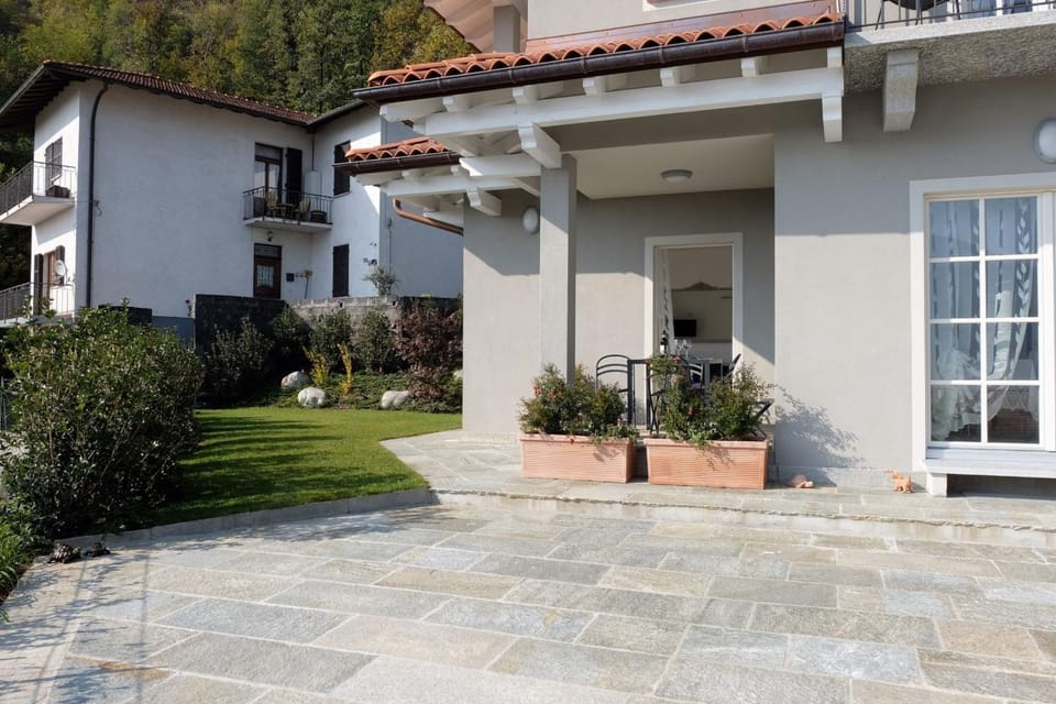 Property building, Garden, Balcony/Terrace