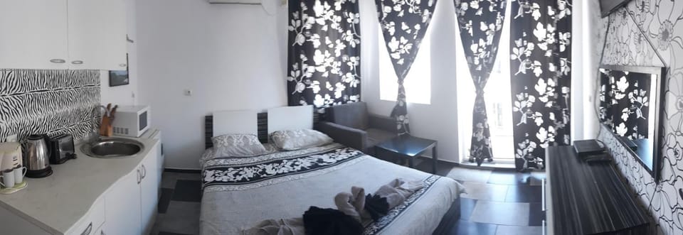 Black&White Studio Apartment in Burgas Province