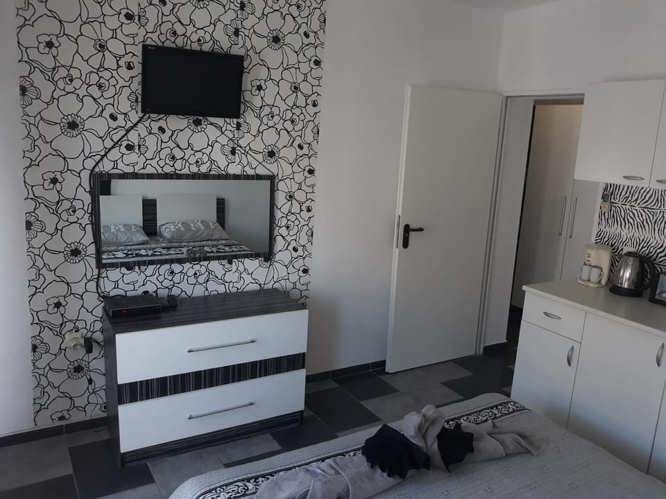Black&White Studio Apartment in Burgas Province