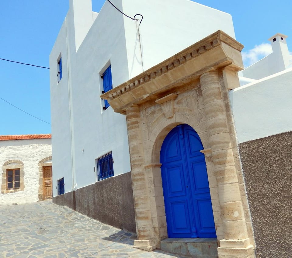 Property building, Facade/entrance, Day