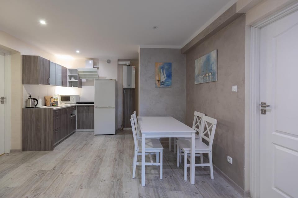 Dining area, Communal kitchen