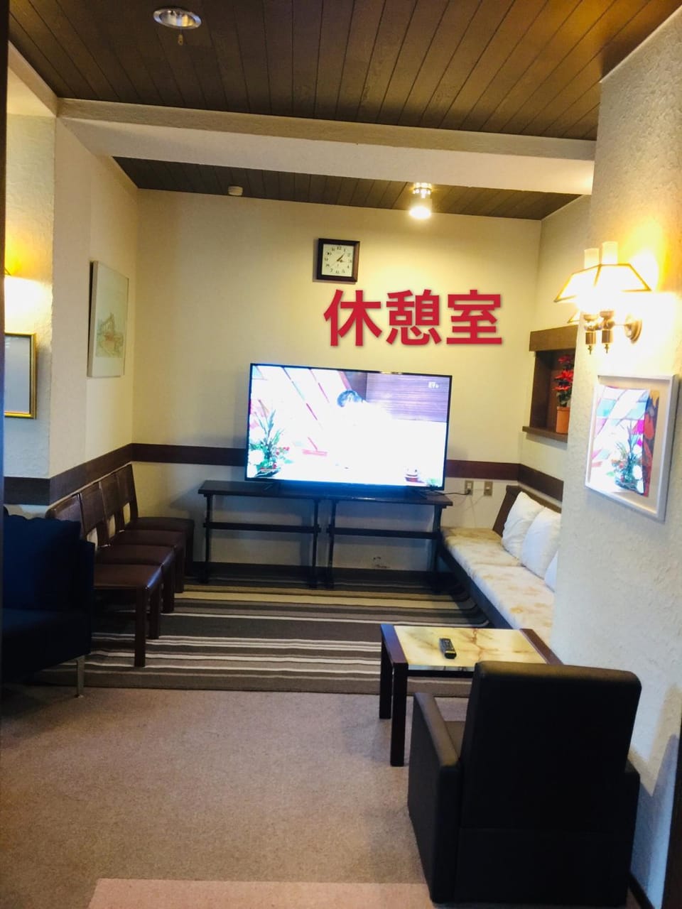 Communal lounge/ TV room