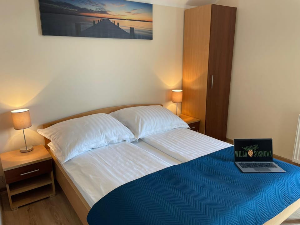Bed, TV and multimedia, Other, Other, Other, Photo of the whole room, Bedroom