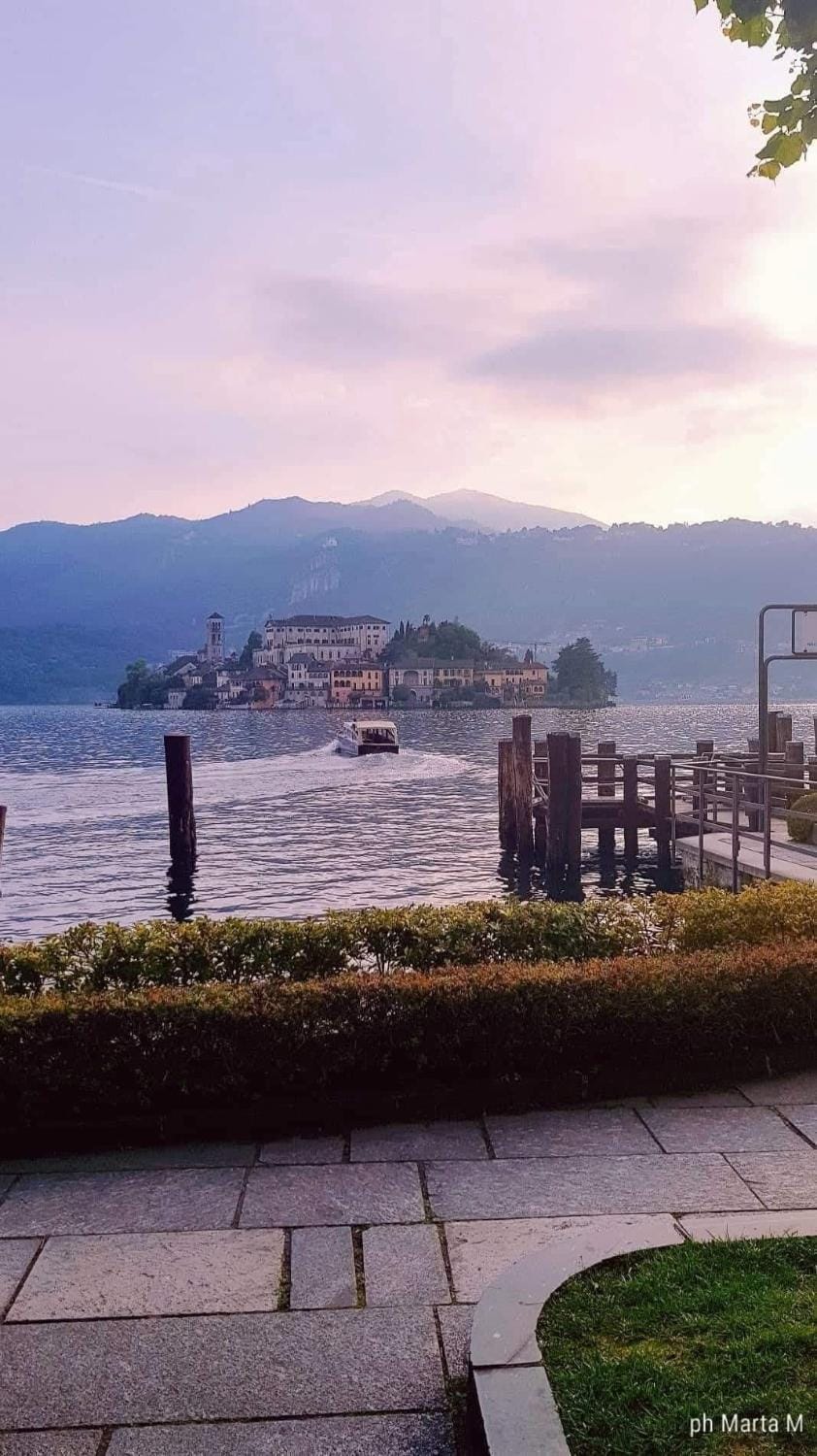 Day, Lake view