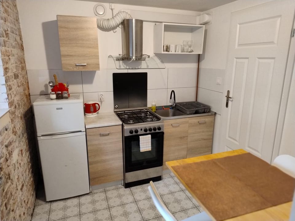 Kitchen or kitchenette, oven