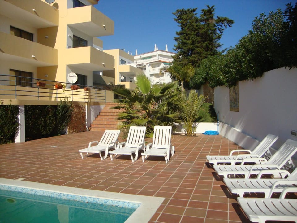 Swimming pool, Swimming pool