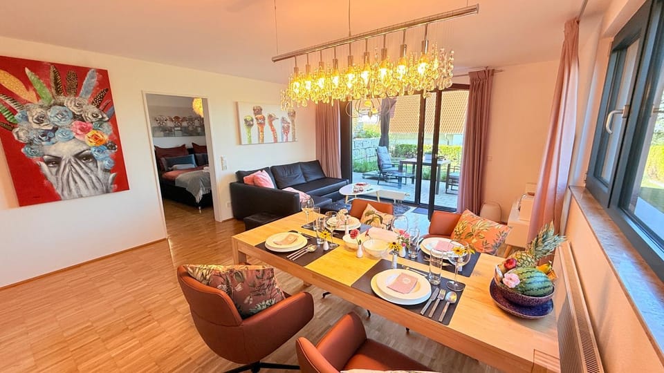 Living room, Food