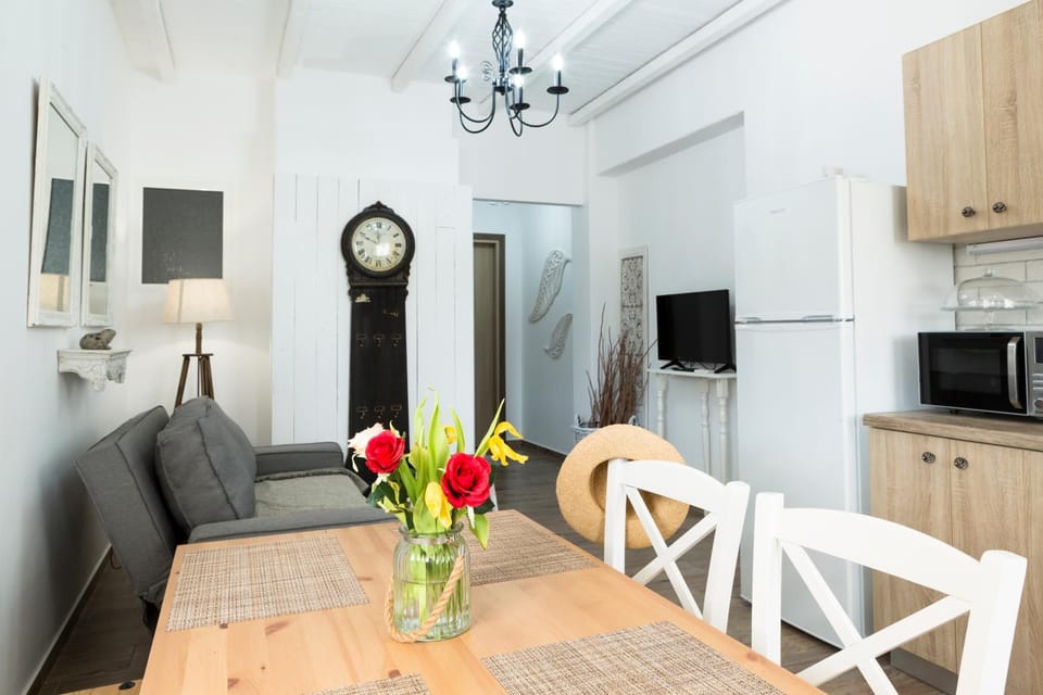 TV and multimedia, Living room, Seating area, oven, stove