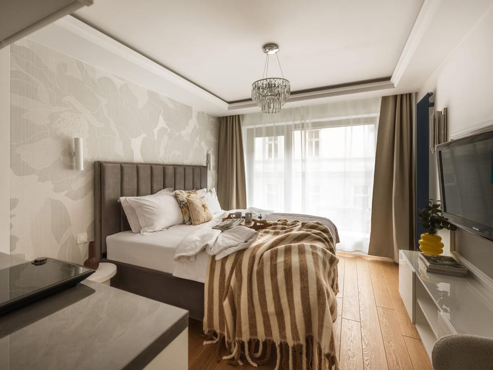 TV and multimedia, Photo of the whole room, Bedroom