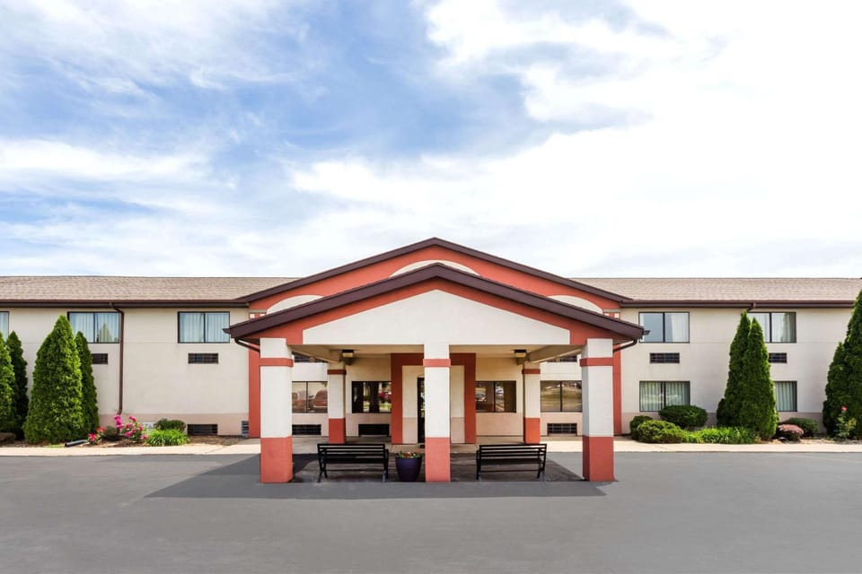 Property building, Day, On site, Time of day