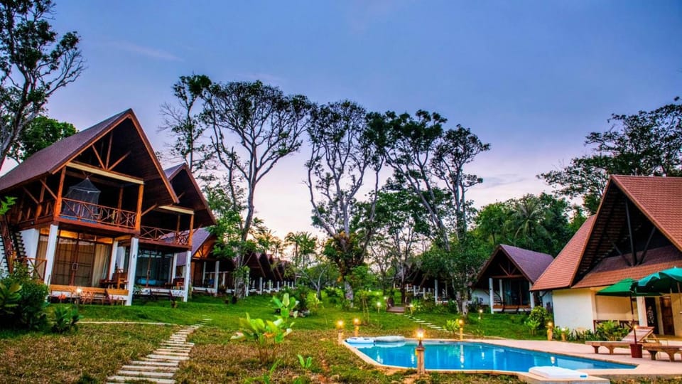 Property building, Garden, Garden view, Pool view, Swimming pool, Swimming pool