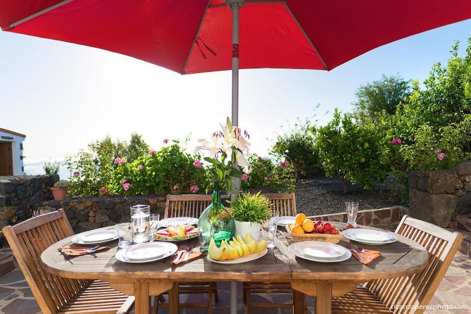 Balcony/Terrace, Food and drinks, Food, Drinks