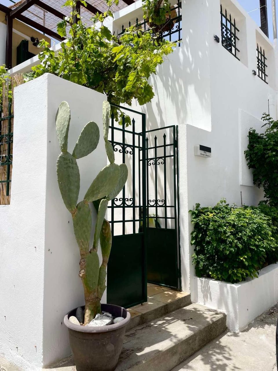 Facade/entrance