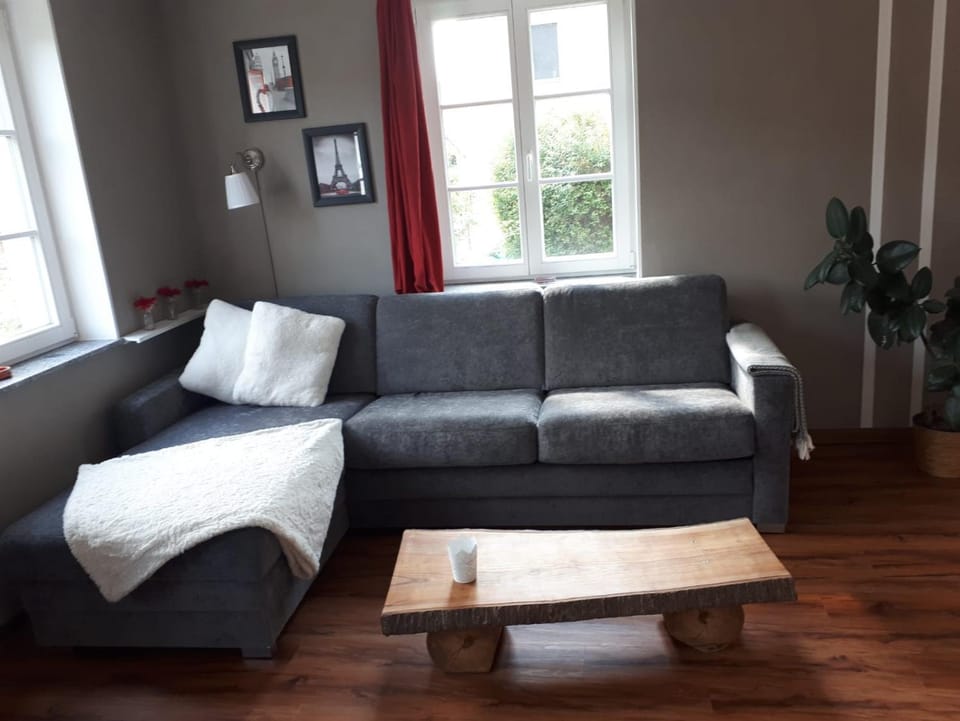 Living room, Photo of the whole room