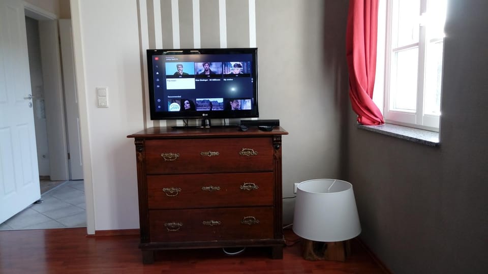 TV and multimedia, Living room, Photo of the whole room