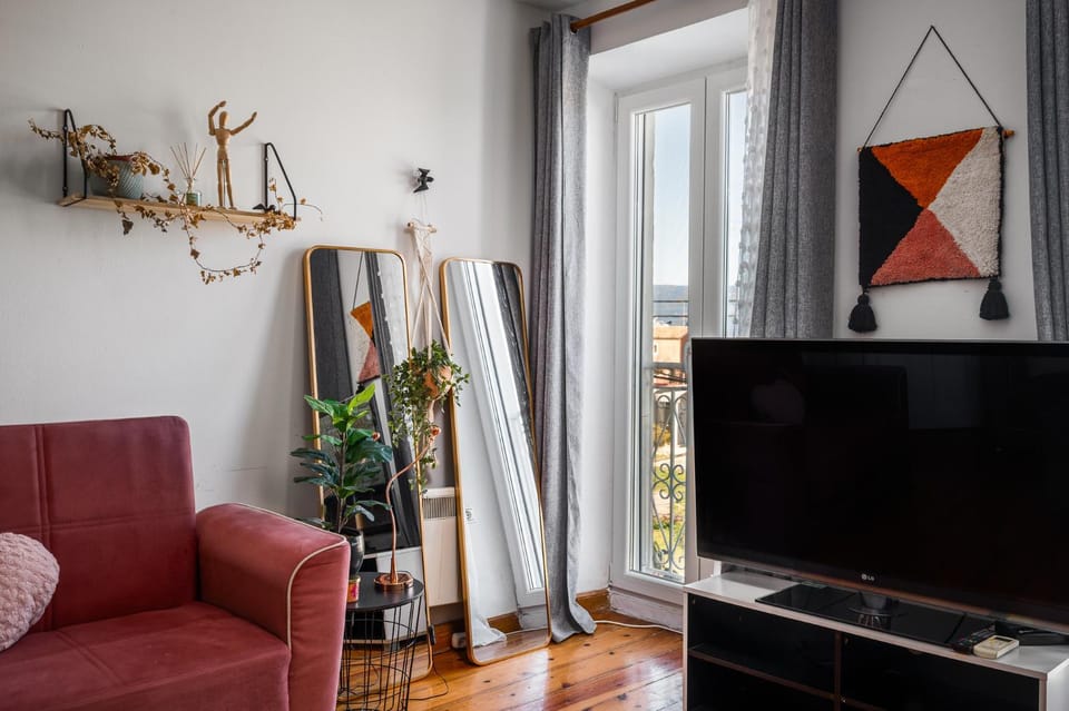 Communal lounge/ TV room, TV and multimedia, Living room, Seating area, Evening entertainment