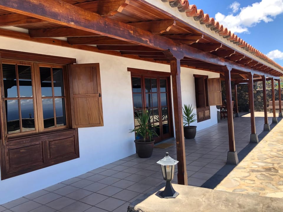 Patio, Facade/entrance