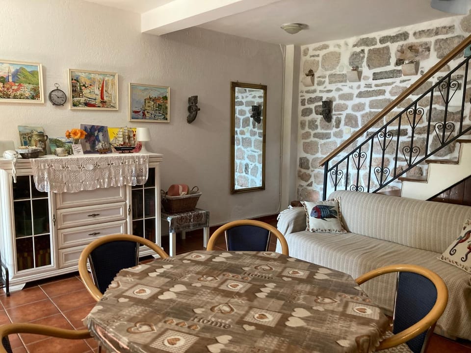 Be happy in Perast Apartment in Kotor Municipality