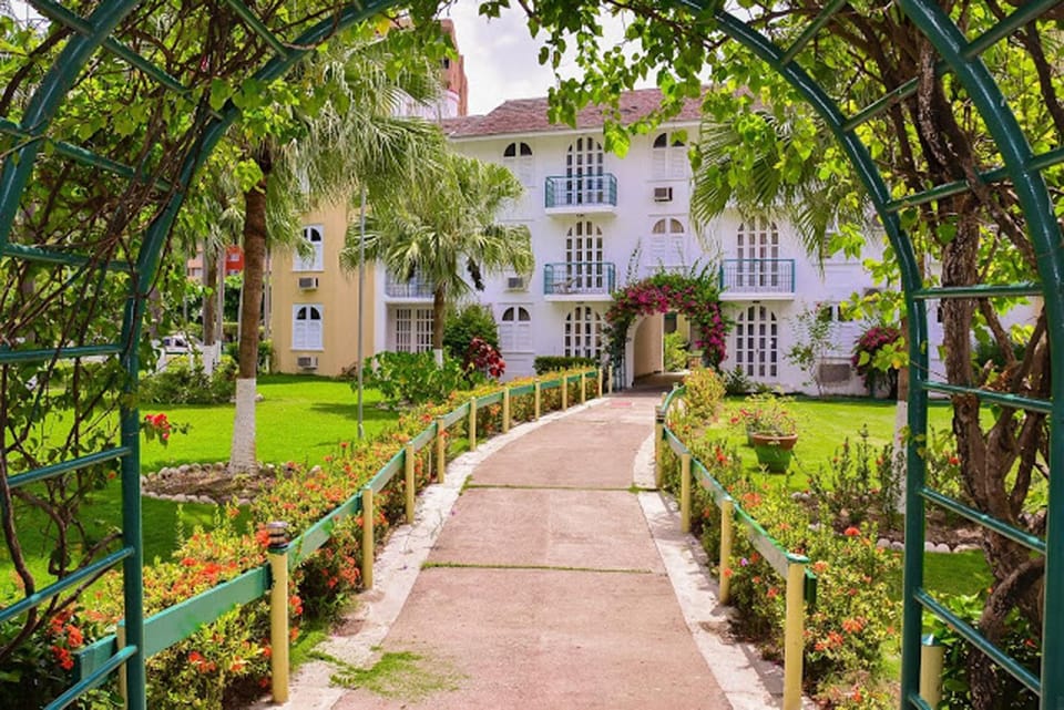 Facade/entrance, Garden
