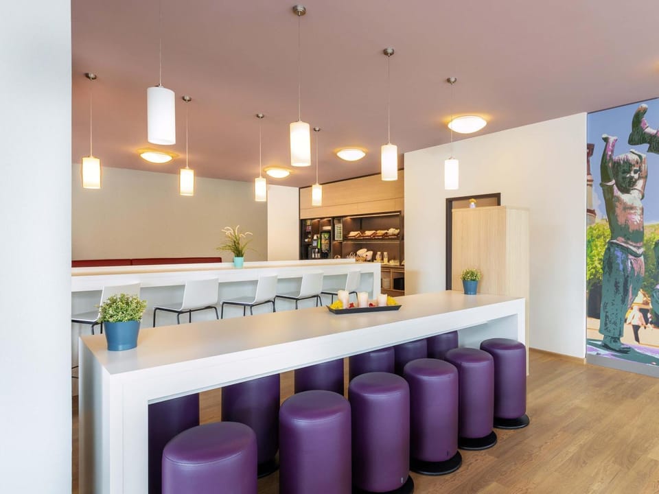 Lounge or bar, Breakfast