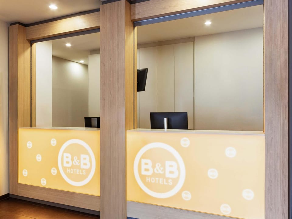 Lobby or reception, Photo of the whole room