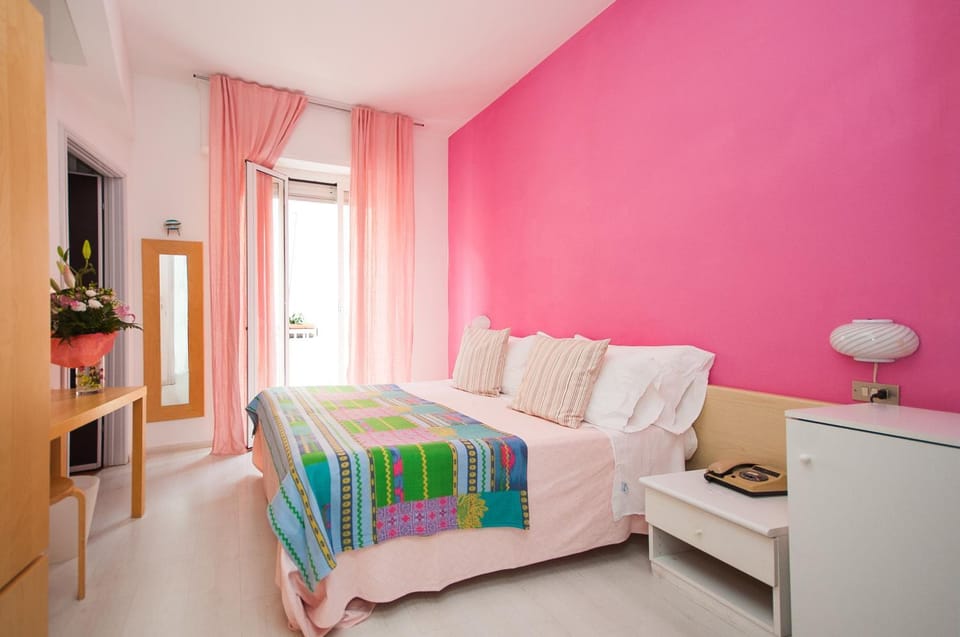 Bed, Day, Photo of the whole room, Bedroom