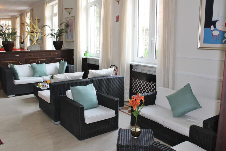 Communal lounge/ TV room