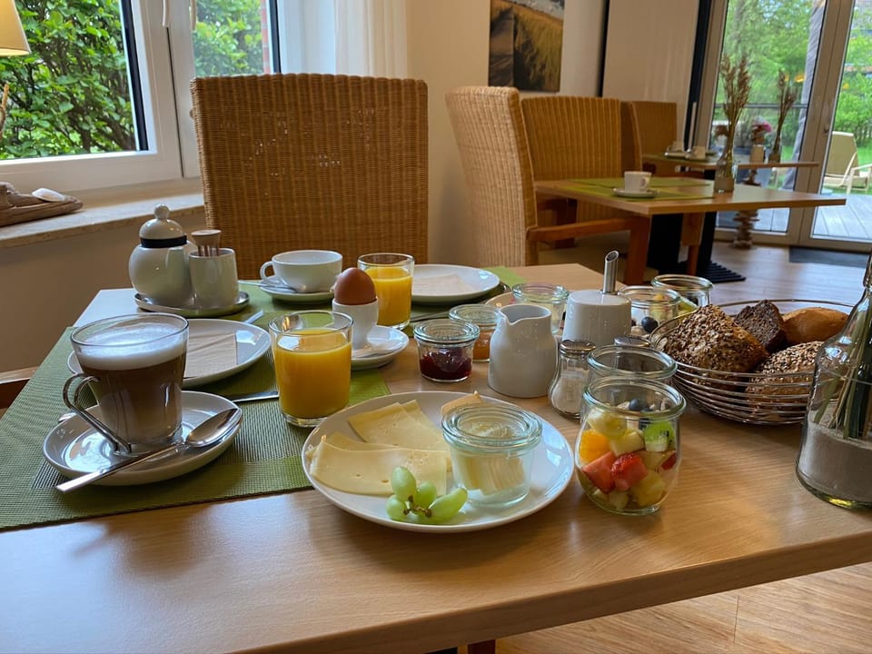 Food and drinks, Food, Breakfast, Continental breakfast