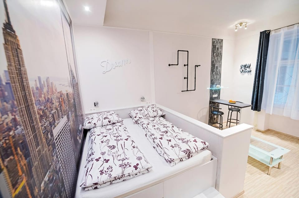 Bed, Living room, Other, Photo of the whole room, Decorative detail, Decorative detail, Bedroom, On site, Area and facilities