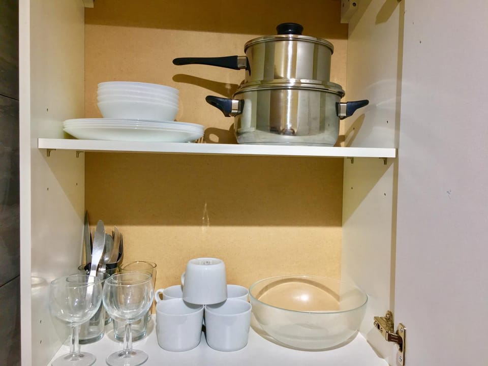 Ensuite Apartment with small Kitchenette, Private Bathroom and Parking Apartment in Ilford