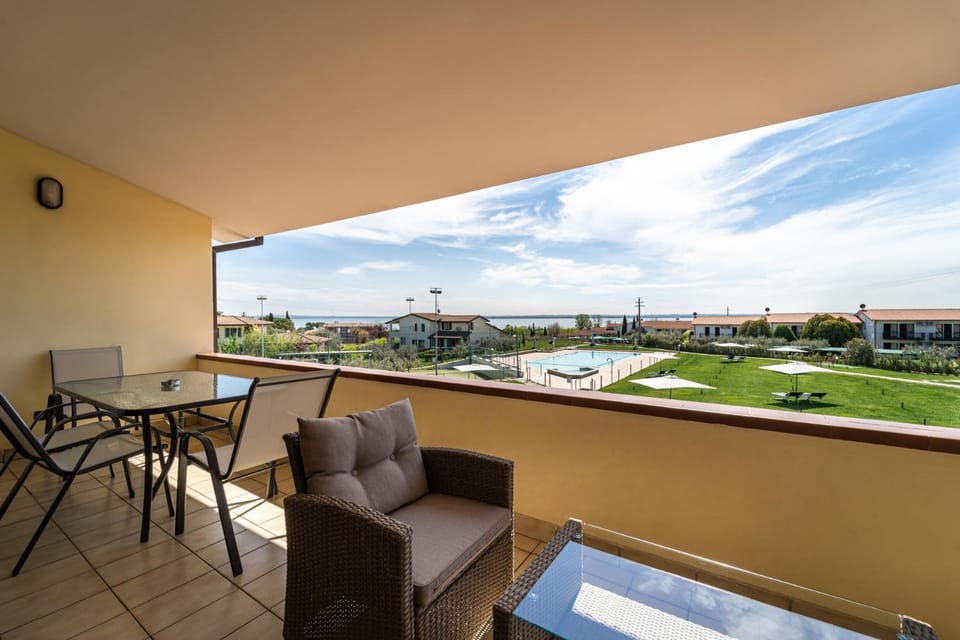 Patio, View (from property/room), Balcony/Terrace, Seating area, Dining area