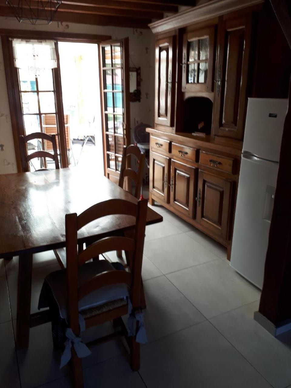 Kitchen or kitchenette, Dining area
