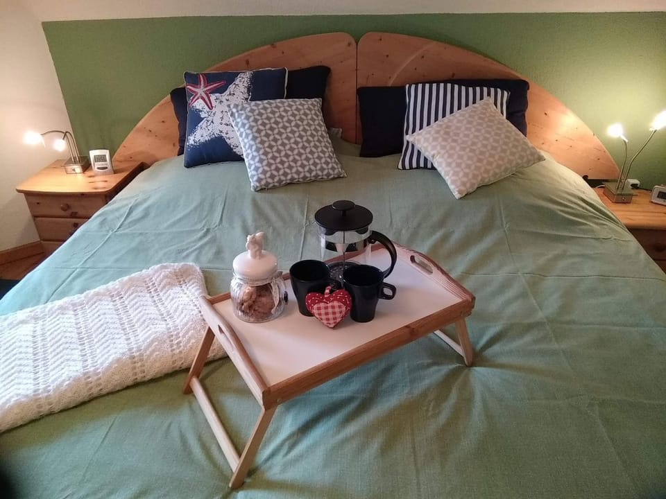 Bed, Photo of the whole room