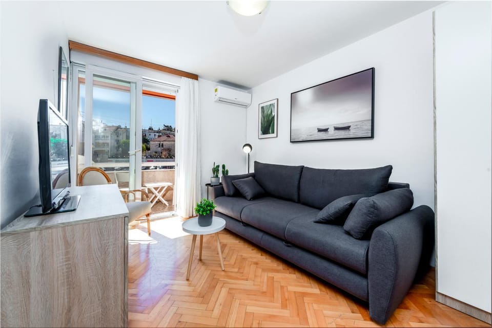Library, Living room