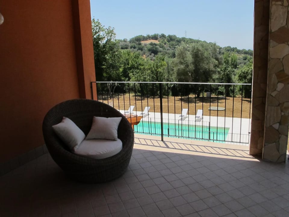 Patio, Day, Summer, Balcony/Terrace, On site