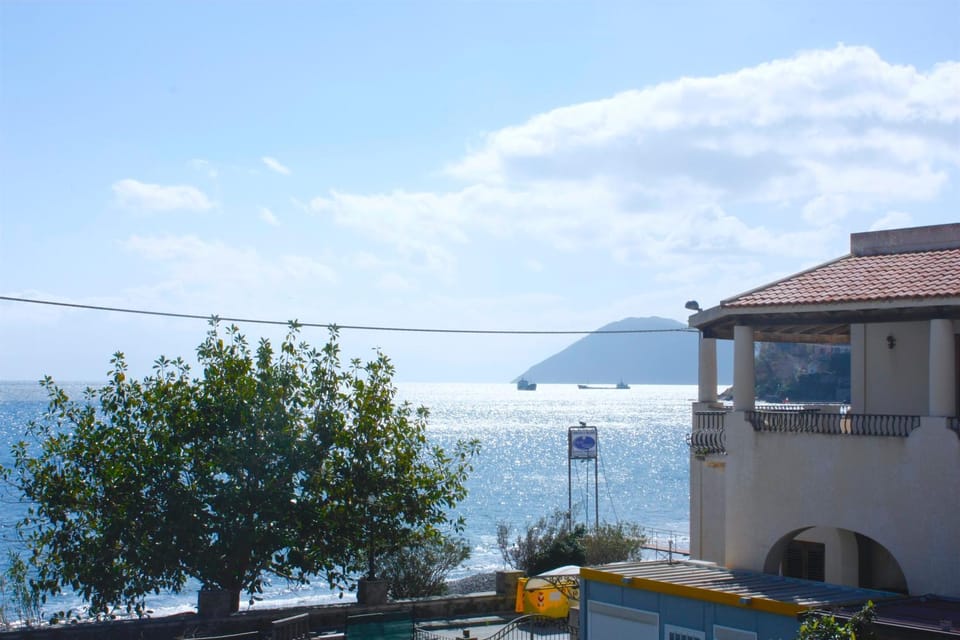 Sea view, Street view