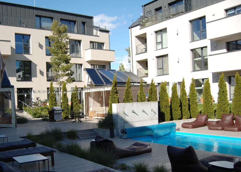 Property building, Patio, Summer, BBQ facilities, On site, Swimming pool, Swimming pool