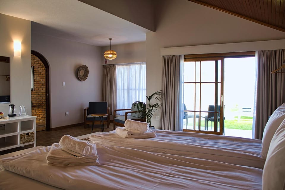 Patio, Bed, Balcony/Terrace, Photo of the whole room, Seating area, Bedroom, Garden view, Garden view