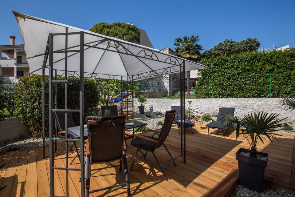 Spring, Day, Garden, Balcony/Terrace, Seating area, Garden view, sunbed